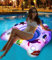 Colchoneta Piscina,Colchoneta Hinchable Piscina con Luces Cambian de Color, Flotador Hinchable Piscina con Portavasos y Asas, Flotadores Piscina Adultos y Niños, Piscina y Playa para la Noche