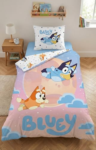 Bluey Bingo Stjärnor Enkelsäng Påslakan 140x200 + Örngott 65x65 Bomull | Vändbart sängset | Naturlig bomull andningsbar Oeko-Tex | Flykt i månsken | Officiell licens | Present