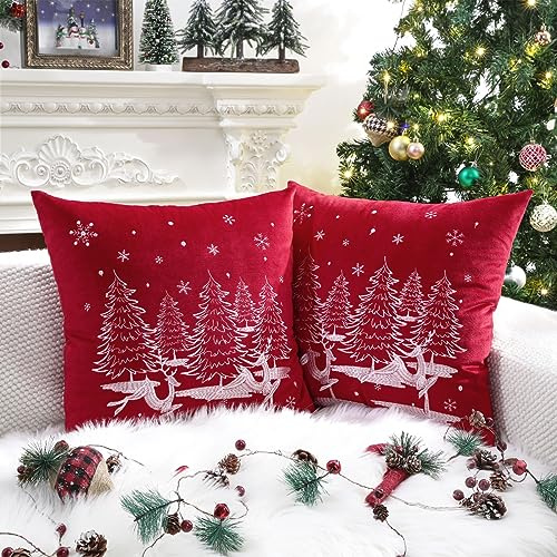 Lewondr Lot de 2 Taies d'oreiller de Noël, Housses d'Oreillers en Velours Doux avec Motif Brodé de Cèdre et de Wapiti, Housses de Coussin Décorative pour Maison Canapé Salon Lit, 45x45cm, Rouge