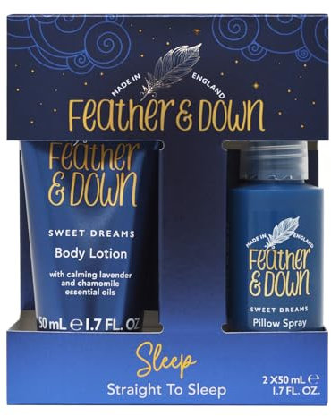 Feather & Down Set regalo Straight to Sleep (spray per cuscini da 50 ml e lozione per il corpo da 50 ml), il duo perfetto per il sonno, infuso con oli essenziali di lavanda e camomilla. Vegan Friendly