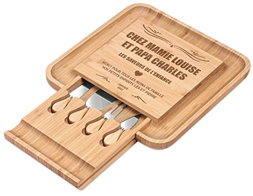 MAVERTON Planche à Fromage avec Gravure pour Couples - Set de 4 Accessoires pour Fromage - Plateau Fromage En Bois - 34x34cm - Cadeau personnalisé - Cadeau anniversaire de mariage - grands-parents