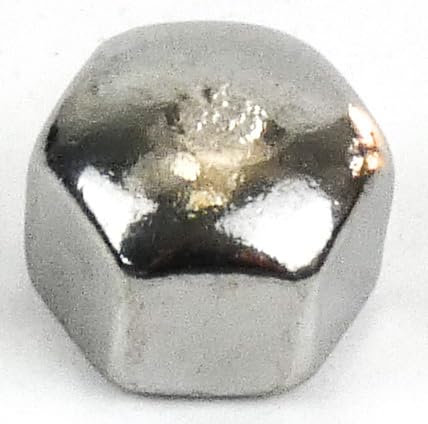 DAUMLINK® 25 tuercas de sombrero, forma baja DIN 917, material acero inoxidable V2A (25 unidades) para la óptica de tornillo y contra lesiones, contaminación y daños (M4)