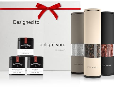 LARS NYSØM Gewürzmühlen & Gewürze Geschenkset - Salz und Pfeffermühlen Set mit Chilimühle & 3 Gewürzdosen (Salz, Pfeffer, Chili) - Durch schöne Geschenkbox eine tolle Geschenk Idee (Brown/Beige/Black)