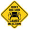 Adesivo per porta con scritta Don't Disturb Gamer in Action, 210 x 210 mm, decalcomania in vinile giallo per camera da letto, configurazione di gioco, sala console, parete o superficie del PC