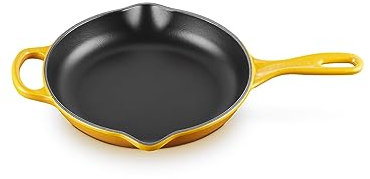 LE CREUSET Signature Enamelled Cast Iron Skillet Frying Pan with Helper Handle and Two Pouring Lips, 23 cm, Nectar, 20182236720422