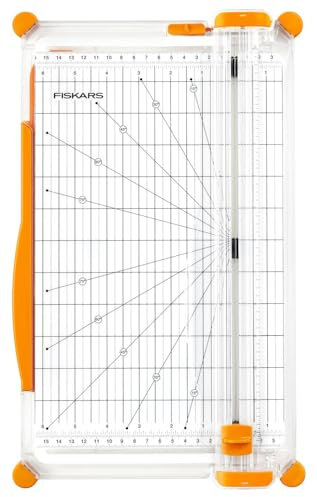 Fiskars SureCut Papierschneidemaschine, A4, Breite Grundfläche, Großer Papierschneider mit Schnittlinienführung, Weiß/Orange, 1077980