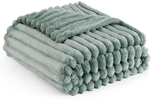 Bedsure Fluffy Fleece Throw Blanket for Sofa - Soft Cosy Warm Blankets for Bed, Soft Cute Single Throw Gifts for Women and Girls, Sage Green, 130x170 cm