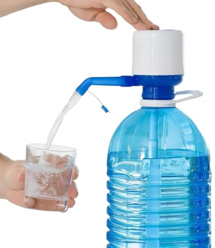 Manuelle Wasserspender-Pumpe für XL-Wasserbehälter | BPA-frei, Blau/Weiß | Passend für 2,5–10 L Flaschen | Ideal für Zuhause, Camping, Büro & Outdoor-Küche | Einfache Bedienung & Tropfschutz