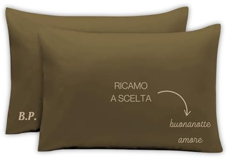 MAYRA Coppia di Federe Personalizzate | Copri Cuscino in 100% Cotone di Alta Qualità | Personalizzabili con Ricamo Nome, Iniziali, Logo, Hotel | Made in Italy | Idea Regalo (Marrone)