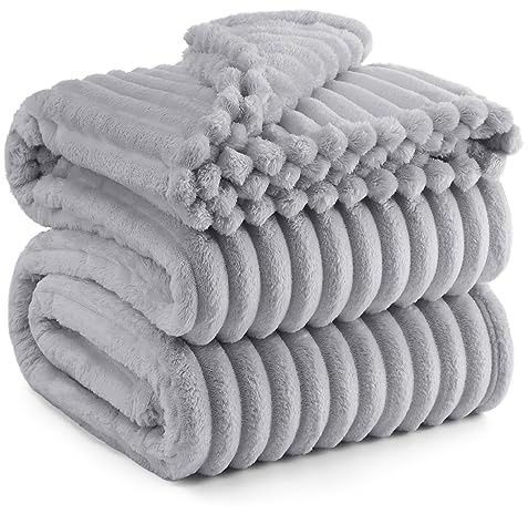 BEDSURE Kuscheldecke für Zimmer Deko - Wolldecke & Fleecedecke, Sofadecke, Weiche Warme Grobe Korddecke für Couch, Geschenke für Frauen, Tagesdecke, Große Decke, Hellgrau, 230 x 270 cm