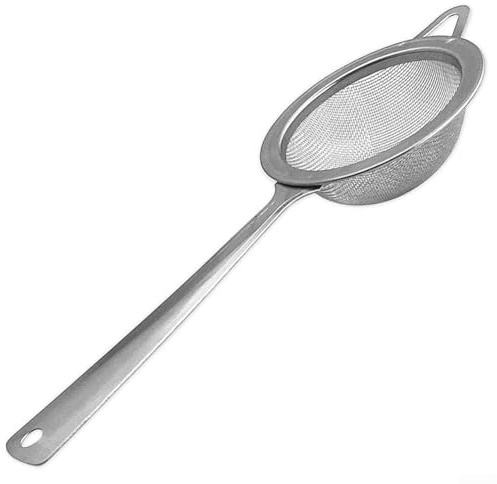 Petit tamis à farine en acier inoxydable à mailles fines pour saupoudrer le sucre en poudre, le cacao, le matcha et pour le café uniformément sur les gâteaux, les pâtisseries et les boissons