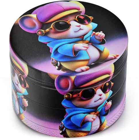 Spespo Grinder | Molinillo de 4 Niveles ∅ 50 mm | Molinillo de Aleación de Zinc | Incl. Raspador de Polen y Cepillo de Limpieza | Para Hierbas, Especias y Té | Envase de Regalo (Cool Hamster)