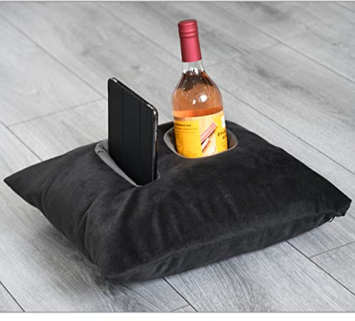 Relax ME Kissen Multifunktional Allzweckkissen -Tablett & Getränkebehälter- Tolles Geschenk Idee - Multifunktionskissen, Sofakissen, Kopfkissen, Dekokissen, Reisekissen - Schwarz 40 x 40 cm -