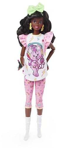 Barbie Rewind - Nostalgische Sammelfigur im Stil der 80er-Jahre mit großartigem Haar und Outfit, inklusive Fernseher, Popcorn und Telefon, Fans und Sammler, HJX19