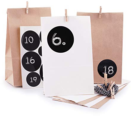pajoma Adventskalender för fyllning modern – 24 kraftpapperspåsar i vitt och brunt – gör-det-själv julkalender pysselset med nummerklistermärken, snöre och träklämmor