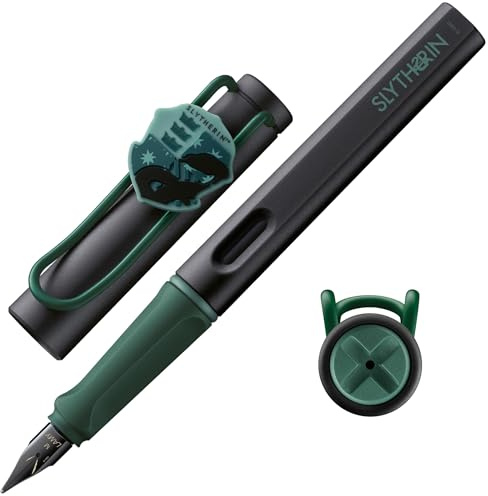 Lamy safari Harry Potter Slytherin™ Füller – Special Edition Füllhalter mit Wappen des Hauses - Stahlfeder in Strichbreite M – mit ergonomischen Griff – inkl. Tintenpatrone T10 blau – Rechtshänder