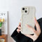 ZTOFERA Hülle für iPhone 13, Niedliche lockige Wellen Rahmenform Gänseblümchen Muster Silikon Handyhülle, Flexible Stoßfeste Schutzhülle für iPhone 13 6,1 - Beige
