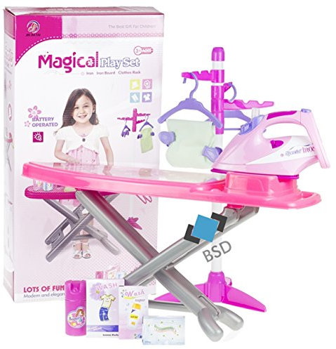 BSD Haushaltsset für Kinder - Bügeleisen mit Lichteffekt, Bügelbrett, Vier Klammern und Zwei Bügelhaken, Bügeln Zubehör, Stoff - Kinder-Rollenspiele - Haushaltsspielzeug