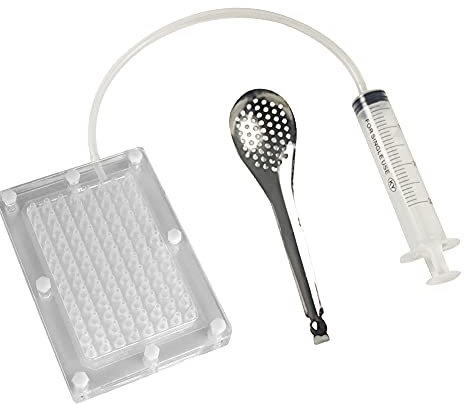 DUEBEL Dispenser sferico per caviale, scatola per caviale, kit gastronomia molecolare | Dispenser per salsa di uova a 96 fori con cucchiaio per infusore e colino