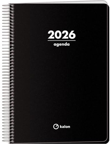 Q Kalon - Agenda 2026 - Dag Per Sida, Storlek A5 (15x21 cm), Årsplanerare Flera Språk (ENG, FRA, TYS och SPA), Ringpärm, Omslag av Kartong och Skyddande Plast - Planner