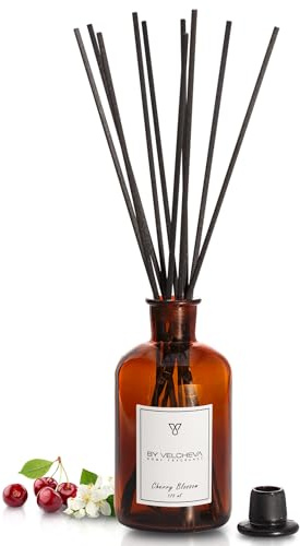 BY VELCHEVA, Mikado Cherry Blossom ı Profumo d'autore ı 125 ml, Deodorante per la casa, deodorante per ambienti, bottiglia di vetro per casa, ufficio, camera da letto, soggiorno, cucina, bagno