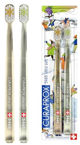 Curaprox Cepillo de dientes Manual Edición de Invierno 2024 / Ultrasuave para Encías y Dientes Sensibles/Paquete de 2, Diseño de Temporada/Verde-Transparente/Fabricado en Suiza