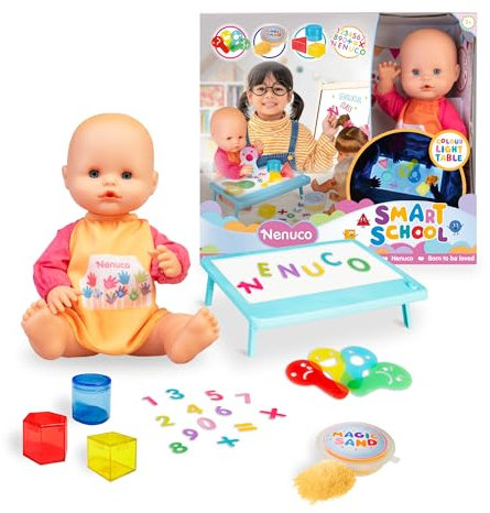NENUCO Smart School, Muñeco Bebé de 35 cm y Cuerpo Duro con Babi de Colegio, Incluye Mesa de Luz Multicolor y Accesorios Translúcidos, Cole Sensorial para Jugar en Casa, +3 Años, Famosa (NFN97000)