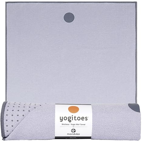 Manduka Yogitoes Toalla para Esterilla de Yoga, Ligera, Microfibra de Secado rápido, tecnología Antideslizante, Uso en Yoga Caliente, Vinyasa y Power, 180 cm, Lavanda