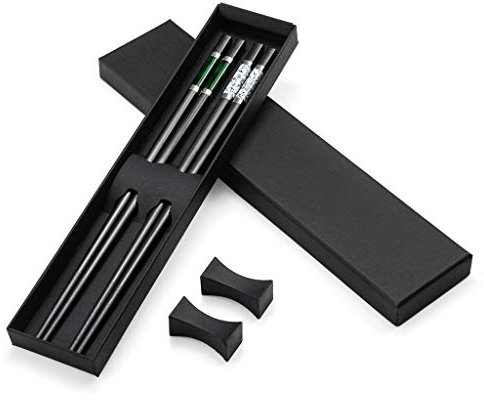 2 paia di bacchette giapponesi in lega di alta qualità, colore nero, + 2 ripiani per bacchette, in acciaio inox con supporto, set regalo, bacchette cinesi, posate asiatiche con confezione regalo