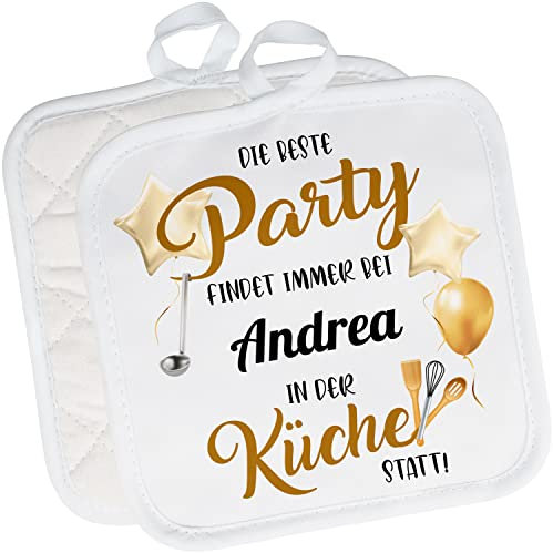 2er Set Topflappen personalisiert „Beste Party bei Wunschname in der Küche“ – Topf-Untersetzer mit Namen Ofenhandschuh Kochen – kleine Geschenke für Frauen & Männer zu Muttertag Vatertag Weihnachten