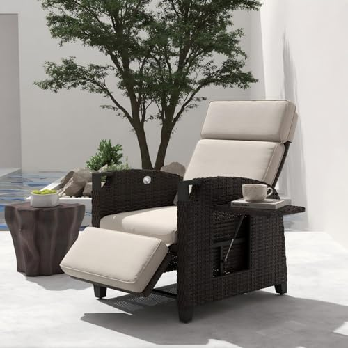 UDPATIO Liggstol med sittdyna Trädgårdsstol Väderbeständig 150° Justerbar ryggstöd Rattan solstol med sidobord för inomhus, utomhusbruk – Beige sittdyna & Mörkbrun rattan
