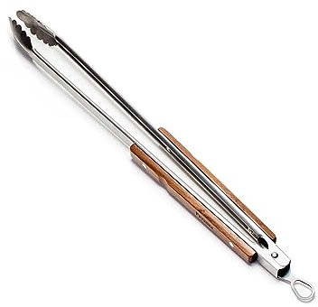 Petromax Grill- und Kohlenzange 54 cm Edelstahl mit Holzgriff – robust, hitzebeständig, präzises Greifen von Grillgut & Kohle, mit Verriegelung & Aufhängeöse – 1 Stück, Verpackungsmaße 5 x 4 x 54 cm
