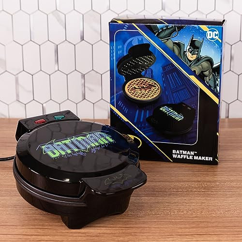 Uncanny Brands DC Comics Batman Game Over Waffle Maker – Makes Batman Insignia Waffles – Fun Kitchen Appliance – Non-Stick, Compact and Easy to Use