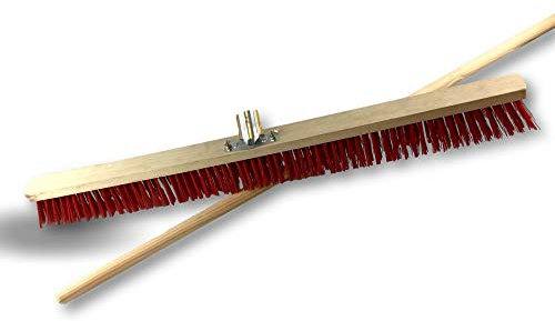Balai d'atelier Type cantonnier | Piste Extérieur | Longueur 100 cm | Garnissage Brosse PVC Rouge | Semelle Bois | Douille métal boulonnée Ø 28 mm | avec Manche | Kibros 2390BM