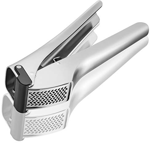 GEFU GARLICO Knoblauchpresse – ergonomisch, Edelstahl mit Abstreifer & Siebeinsatz – große Presskammer, geringer Kraftaufwand – spülmaschinengeeignet (20,6 cm)