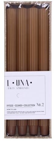 DONAU HOME Set Lange Stabkerzen Gerippt/Karamellfarbe / 4 Stück / 30 x Ø 2,5cm Unparfümiert/Geriffelte Stabkerzen/Tafelkerzen zur Dekoration im Wohnzimmer, Bad / 10 Stunden Brenndauer