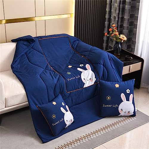 Surwin Couverture de Voyage et Oreiller 2 en 1, Mignon Lapin Couvre-lit d'été Couleur Unie Convertible en Coussin, Édredon Léger Adapté aux Voitures, Bureaux et Avions (150x190cm,Bleu Saphir)