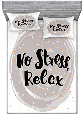 ABAKUHAUS Sprichwort Buntes Spannbetttuch- und Kissen-Set, No Stress Relax-Beschriftung, Dekoratives und Bedrucktes 3-teiliges Bettwäscheset, 180 cm x 200 cm, Dunkelbraun Hellgrau