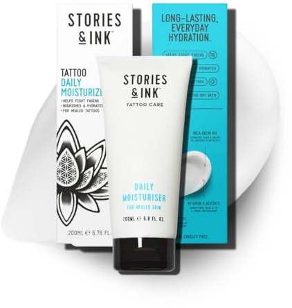 Stories & Ink Daily Moisturizer - Crema Idratante Giornaliera per la Cura del Tatuaggio, Con Protezione Avanzata dai Raggi UV per Preservare l’Intensità dell’Inchiostro, Idrata e Protegge