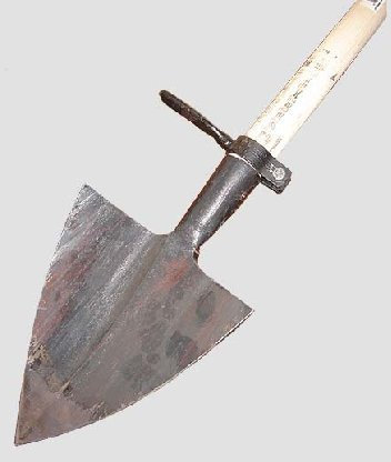 VANGA CON STAFFA 1 PUNTA TIPO ROMA CON MANICO LEGNO CM. 24 X 24 KG. 2,5.