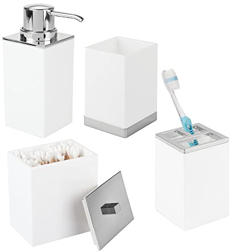 mDesign 4er-Set Badzubehör – Zahnbürstenhalterung, Seifenspender, Behälter mit Deckel und Becher – aus robustem, BPA-freiem Kunststoff – weiß/silberfarben