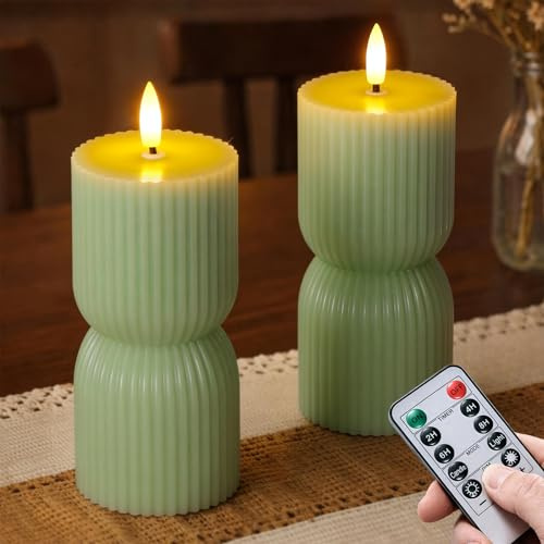 Wroxipel Velas LED sin llama con mando a distancia, pack de 2 velas de pilar acanaladas de cera real, efecto parpadeante mecha 3D, funciona con pilas, temporizador, 7cm x15cm