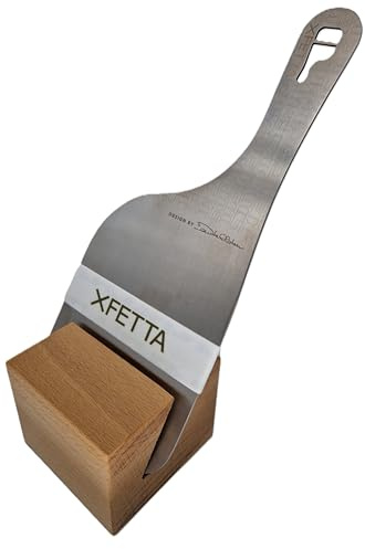 Set per tartufi composto da un affettaTartufi XFETTA ed una base in legno di Faggio. La lama dell'affettatartufi è fissa e liscia in acciaio Nitro-B. Disegnato da Davide Oldani.