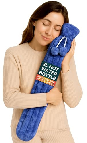 Botella de Agua Caliente Larga 2L – Botella Agua Caliente Azul con Pompones para Alivio del Dolor, Calienta Manos y Pies – Lujosa, Suave y Lavable para Compresas Calientes y Frías