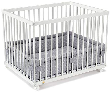 FabiMax Laufgitter 75x100 cm mit Laufgittereinlage graue Würfel, 3-fach höhenverstellbar, Parkettrollen, Buche, weiß lackiert