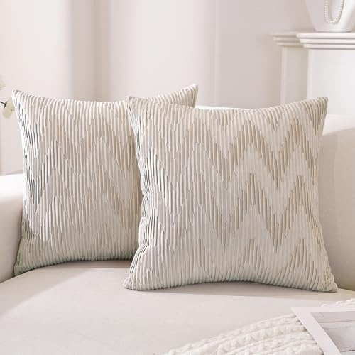Ystyle Fundas de Cojines 45x45 Juego de 2, Funda de Almohada de Terciopelo Plisado Tridimensional en W con Cremallera de Corazón, Suaves y Lavables, Decoración Dormitorio Salón, Avena