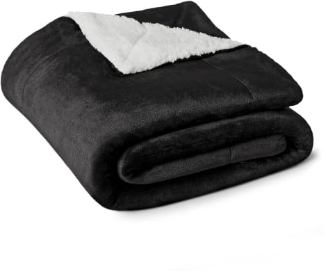Amazon Basics Mikrofaser Wendedecke Kuscheldecke aus Sherpa, 127 x 152 cm, Schwarz