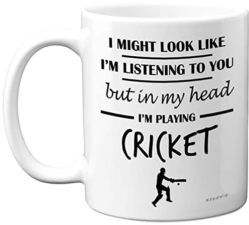 Lustige Tasse mit Aufschrift In My Head I'm Playing Cricket, lustige Tasse, Geschenke für Liebhaber, Geschenke, 325 ml, Keramik, spülmaschinenfest, Premium-Tasse