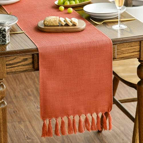 Artoid Mode Camino de mesa terracota naranja estilo rústico con borlas de otoño, lavable, decoración de mesa de cocina, para fiestas, cumpleaños, bodas, 33x143 cm