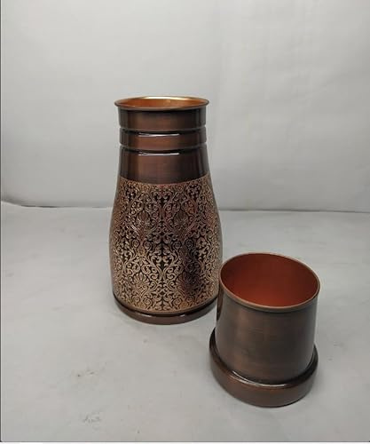 Hygge Antike geprägte Nachttischkaraffe aus reinem Kupfer mit Becher, 1 l Wasserkrug für Zuhause, Yoga und Ayurveda